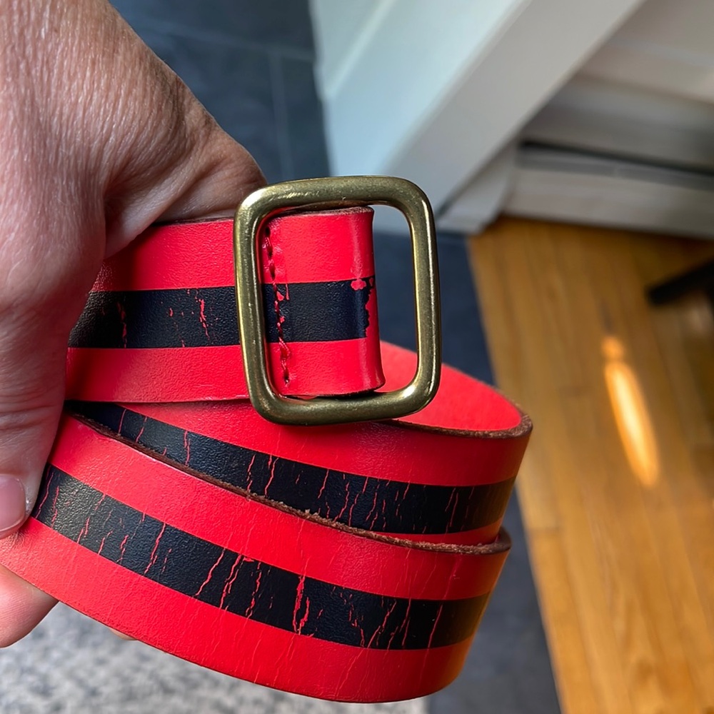 Gap red and navy striped belt with brass buckle, large, 44” long, 1 1/4” wide.